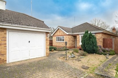 3 Bedroom Bungalow For Sale in Heracles Close, Park Street, St. Albans - Collinson Hall