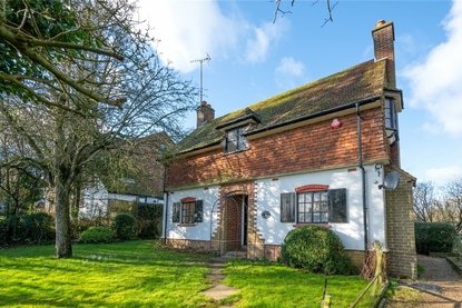 3 Bedroom House To LetHouse To Let in River Hill, Flamstead, Hertfordshire - Collinson Hall
