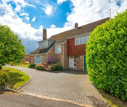 4 Bedroom House Let AgreedHouse Let Agreed in Farringford Close, St. Albans, Hertfordshire - Collinson Hall