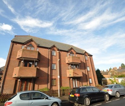 2 Bedroom Apartment Sold Subject to Contract in Ashtree Court, Granville Road, St. Albans - Collinson Hall