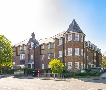 2 Bedroom Apartment Let in Chime Square, St Peters Street, St. Albans - Collinson Hall