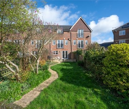 3 Bedroom House Let AgreedHouse Let Agreed in Minister Court, Frogmore, St. Albans - Collinson Hall