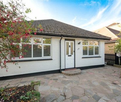 3 Bedroom Bungalow Let AgreedBungalow Let Agreed in Mount Drive, Park Street, St. Albans - Collinson Hall