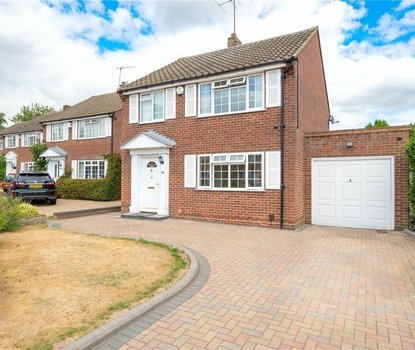 3 Bedroom House Let AgreedHouse Let Agreed in Farringford Close, St. Albans, Hertfordshire - Collinson Hall