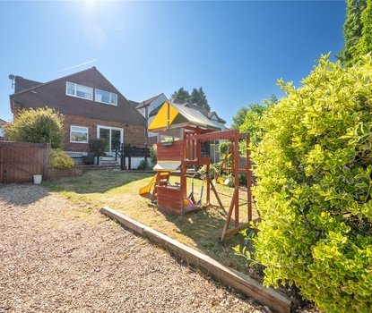 3 Bedroom House For SaleHouse For Sale in Mount Drive, Park Street, St. Albans - Collinson Hall