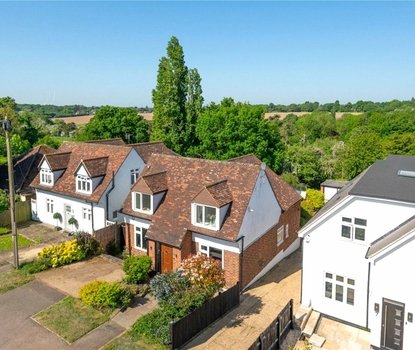 3 Bedroom House For SaleHouse For Sale in Mount Drive, Park Street, St. Albans - Collinson Hall