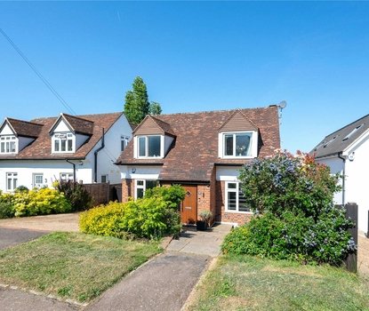 3 Bedroom House For SaleHouse For Sale in Mount Drive, Park Street, St. Albans - Collinson Hall