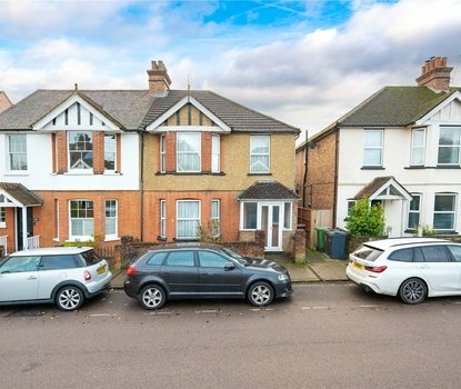 4 Bedroom House For SaleHouse For Sale in Brampton Road, St. Albans, Hertfordshire - Collinson Hall