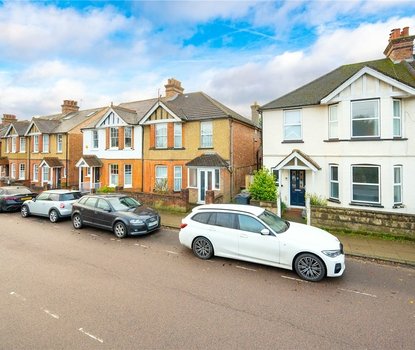 4 Bedroom House For SaleHouse For Sale in Brampton Road, St. Albans, Hertfordshire - Collinson Hall