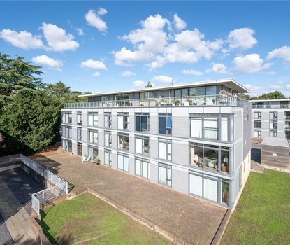 1 Bedroom Apartment For SaleApartment For Sale in Whitley Court Newsom Place, Hatfield Road, St. Albans - Collinson Hall