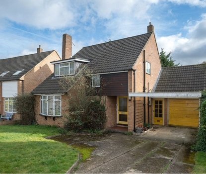 3 Bedroom House For SaleHouse For Sale in Carisbrooke Road, St. Albans, Hertfordshire - Collinson Hall
