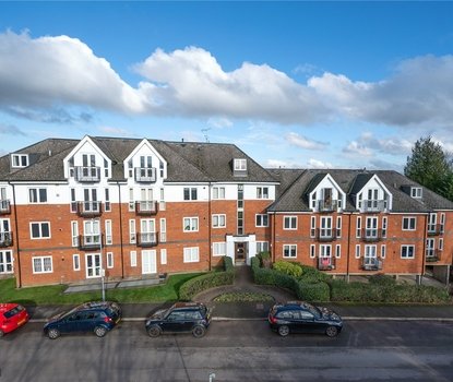 2 Bedroom Apartment To LetApartment To Let in Windsor Court, Park View Close, St. Albans - Collinson Hall