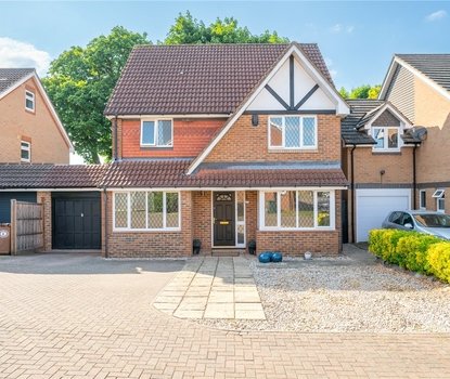 4 Bedroom House For SaleHouse For Sale in Oriole Close, Abbots Langley, Hertfordshire - Collinson Hall