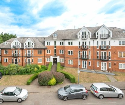 2 Bedroom Apartment For SaleApartment For Sale in Park View Close, St. Albans, Hertfordshire - Collinson Hall