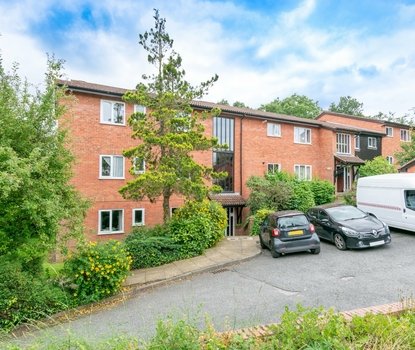 1 Bedroom Apartment Let in Canterbury Court, Battlefield Road, St. Albans - Collinson Hall