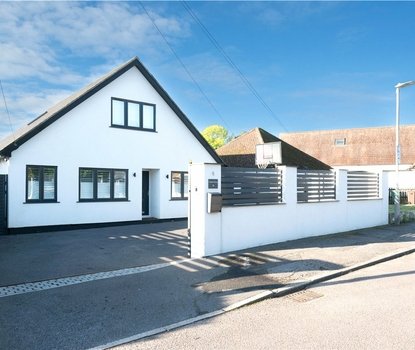 4 Bedroom House For SaleHouse For Sale in The Crescent, Bricket Wood, St. Albans - Collinson Hall