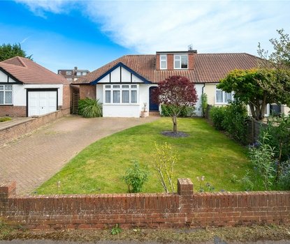 4 Bedroom Bungalow For SaleBungalow For Sale in Stanley Avenue, St. Albans, Hertfordshire - Collinson Hall