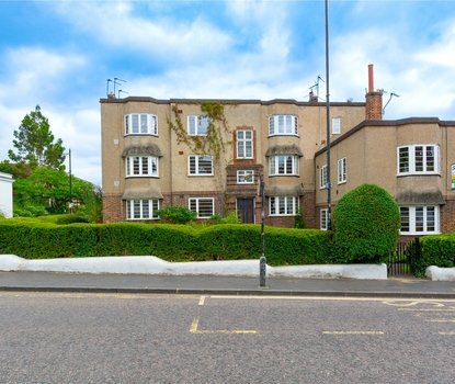 2 Bedroom Apartment For SaleApartment For Sale in Abbey Court, Holywell Hill, St. Albans - Collinson Hall