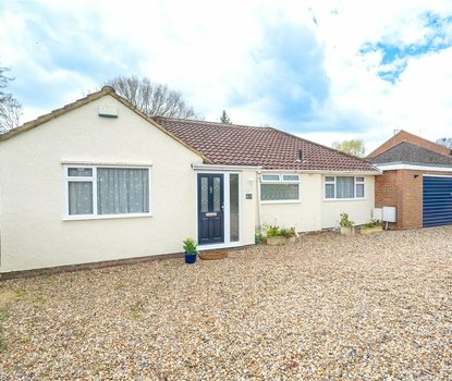 3 Bedroom Bungalow Let AgreedBungalow Let Agreed in Mayflower Road, Park Street, St. Albans - Collinson Hall