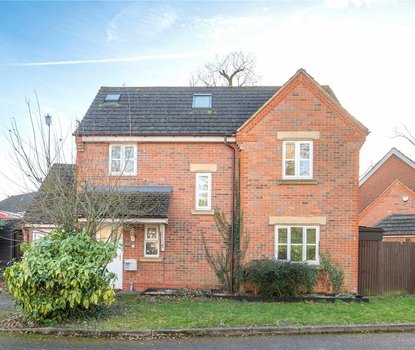 3 Bedroom House Sold Subject to ContractHouse Sold Subject to Contract in Hamlet Close, Bricket Wood, St. Albans - Collinson Hall