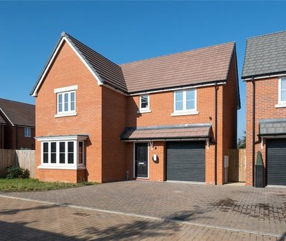 4 Bedroom House For SaleHouse For Sale in Hastings Close, Bricket Wood, St. Albans - Collinson Hall