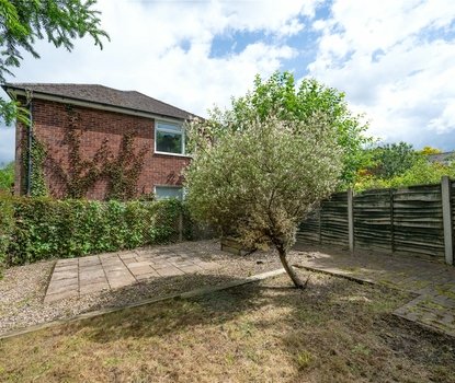 2 Bedroom Maisonette For SaleMaisonette For Sale in Holywell Hill, St. Albans, Hertfordshire - Collinson Hall