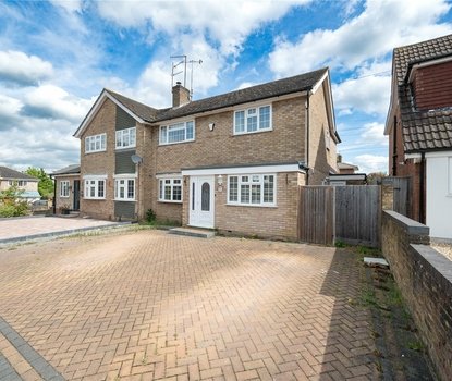 4 Bedroom House To LetHouse To Let in The Meads, Bricket Wood, St. Albans - Collinson Hall