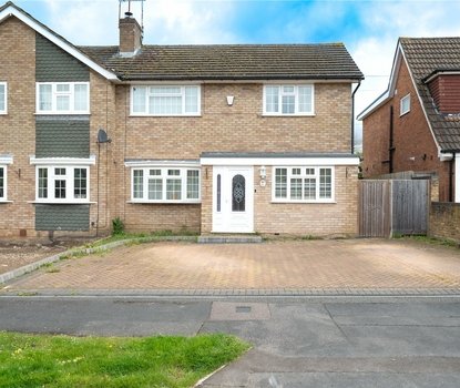 4 Bedroom House To LetHouse To Let in The Meads, Bricket Wood, St. Albans - Collinson Hall