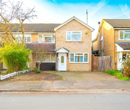 4 Bedroom House For SaleHouse For Sale in Maplefield, Park Street, St. Albans - Collinson Hall