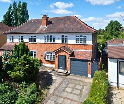 5 Bedroom House Sold Subject to ContractHouse Sold Subject to Contract in The Ridgeway, St. Albans, Hertfordshire - Collinson Hall