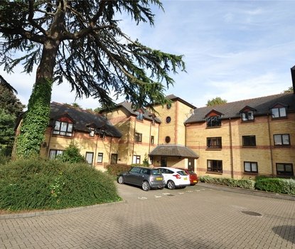 2 Bedroom Apartment Let Agreed in Brooklands Court, Hatfield Road, St Albans - Collinson Hall