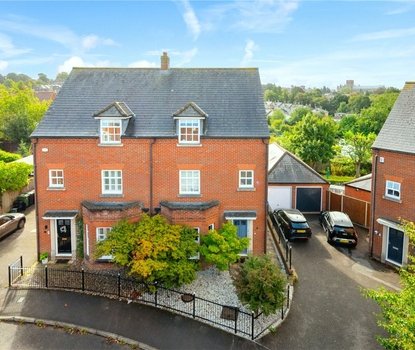4 Bedroom House For SaleHouse For Sale in Goldsmith Way, St. Albans, Hertfordshire - Collinson Hall