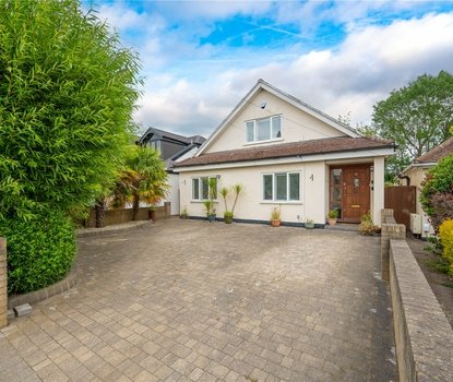 4 Bedroom House For SaleHouse For Sale in South Riding, Bricket Wood, St. Albans - Collinson Hall
