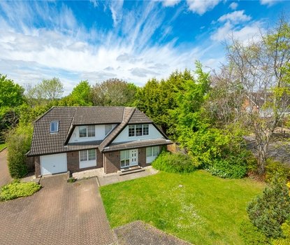 5 Bedroom House For SaleHouse For Sale in Aspen Close, Bricket Wood, St. Albans - Collinson Hall