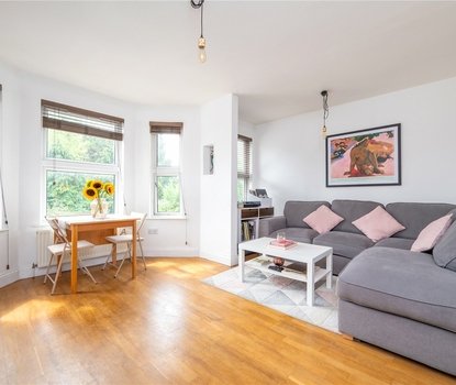 1 Bedroom Apartment For SaleApartment For Sale in Hatfield Road, St. Albans, Hertfordshire - Collinson Hall