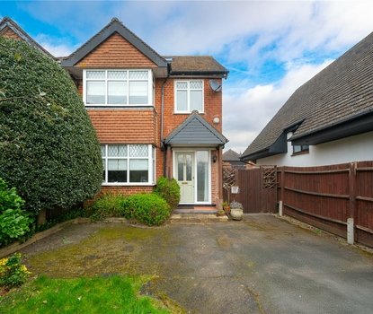 4 Bedroom House For SaleHouse For Sale in Mount Pleasant Lane, Bricket Wood, St. Albans - Collinson Hall