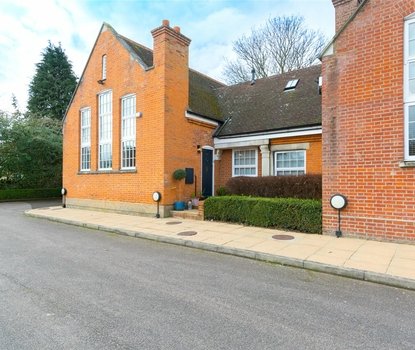 2 Bedroom House For SaleHouse For Sale in Old London Road, St. Albans, Hertfordshire - Collinson Hall
