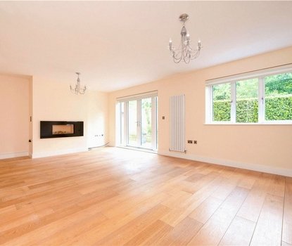 3 Bedroom House For SaleHouse For Sale in Park Street Lane, Park Street, St. Albans - Collinson Hall