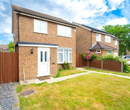 3 Bedroom House For SaleHouse For Sale in Maplefield, Park Street, St. Albans - Collinson Hall