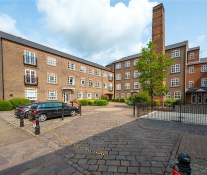 2 Bedroom Apartment For SaleApartment For Sale in Milliners Court, Lattimore Road, St. Albans - Collinson Hall