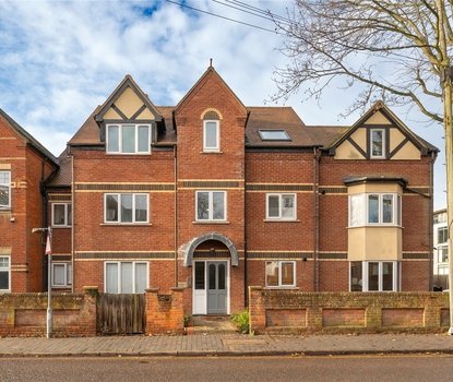 2 Bedroom Apartment LetApartment Let in Lemsford Road, St. Albans, Hertfordshire - Collinson Hall
