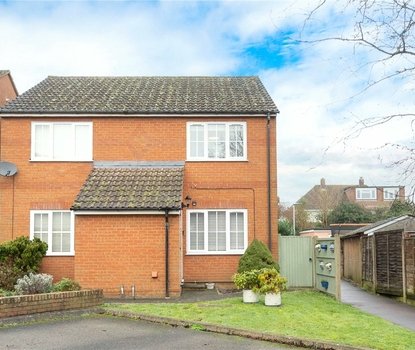 2 Bedroom House For SaleHouse For Sale in Woodlea, Hammers Gate, St. Albans - Collinson Hall
