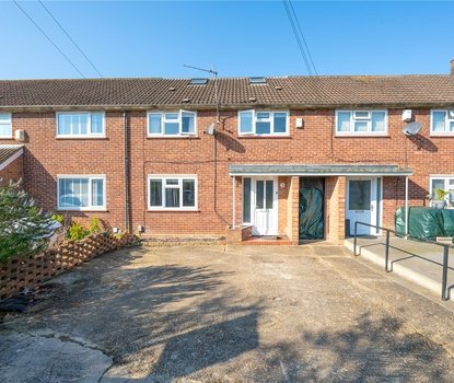 4 Bedroom House To LetHouse To Let in How Wood, Park Street, St. Albans - Collinson Hall