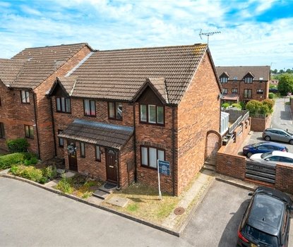 3 Bedroom House For SaleHouse For Sale in Harvesters, St. Albans, Hertfordshire - Collinson Hall