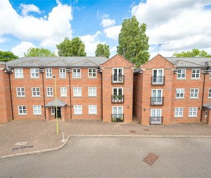 3 Bedroom Apartment For SaleApartment For Sale in Lime Tree Court, London Colney, St. Albans - Collinson Hall