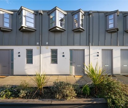 2 Bedroom Apartment For SaleApartment For Sale in Montague Close, Hatfield Road, St. Albans - Collinson Hall