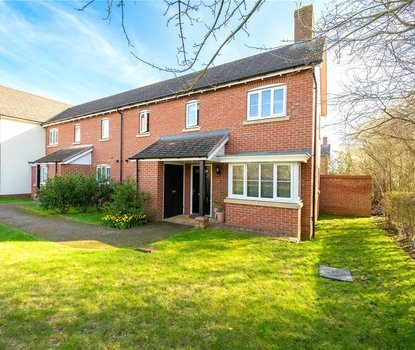 2 Bedroom House LetHouse Let in Pasture View, Oaklands Lane, Smallford - Collinson Hall