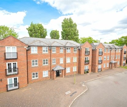 3 Bedroom Apartment For SaleApartment For Sale in Lime Tree Court, London Colney, St. Albans - Collinson Hall
