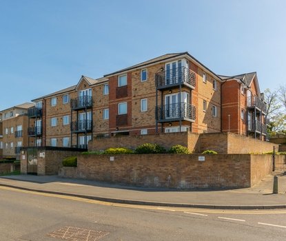 2 Bedroom Apartment Let AgreedApartment Let Agreed in Old Watford Road, Bricket Wood, St. Albans - Collinson Hall