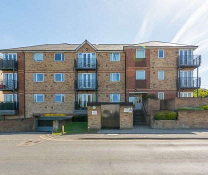 2 Bedroom Apartment To LetApartment To Let in Old Watford Road, Bricket Wood, St. Albans - Collinson Hall